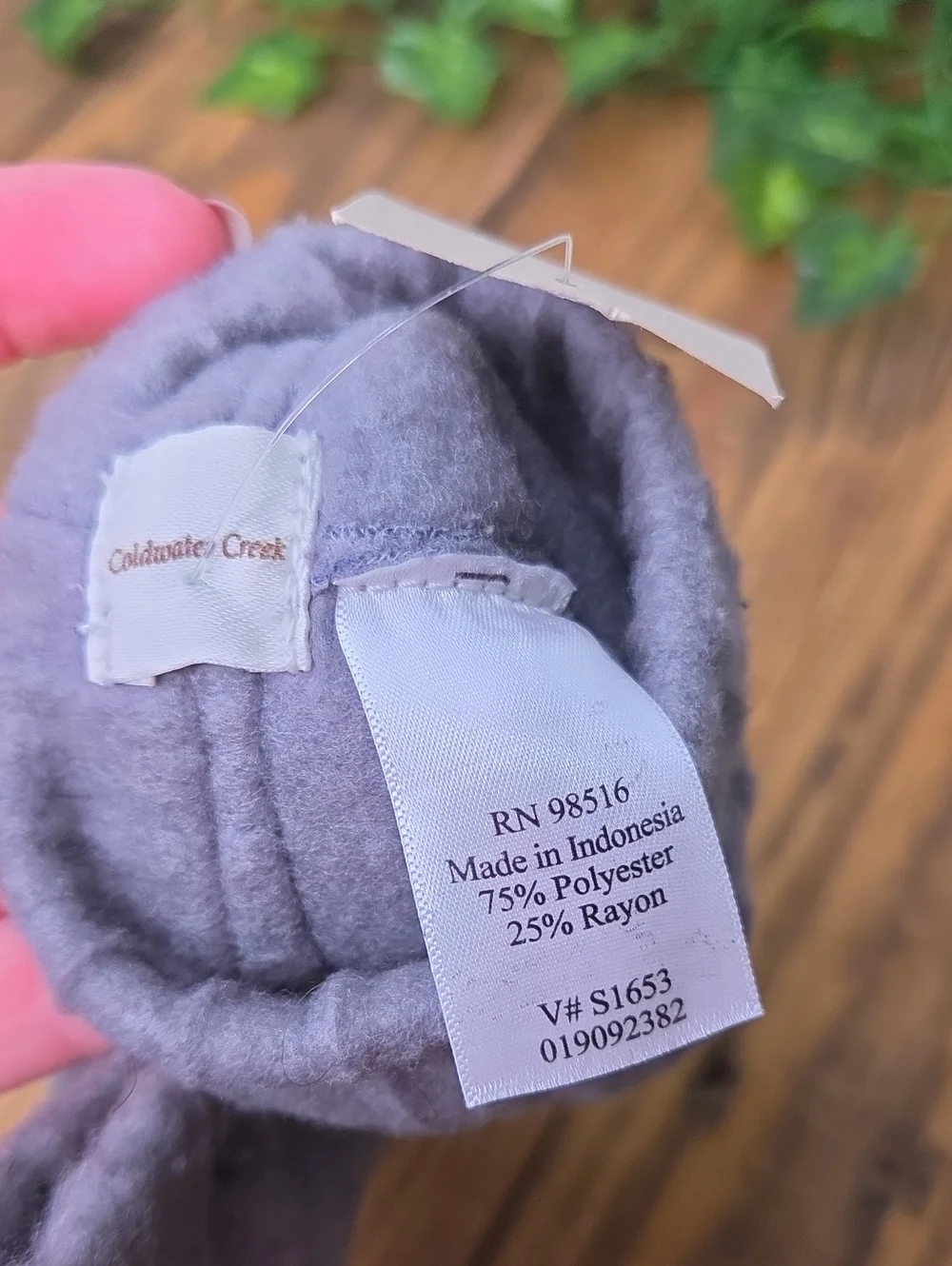 Coldwater Creek. Light Gray Gloves. NWT